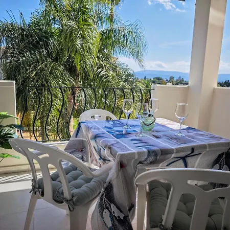 2 Bedroom Near 德尼亚