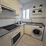 2 Bedroom Near דירה