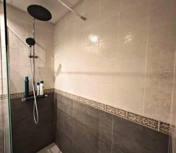 2 Bedroom Near Апартаменты